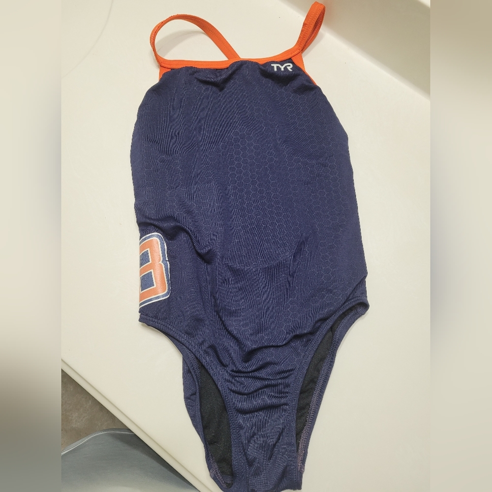 TYR hexa suit size 26